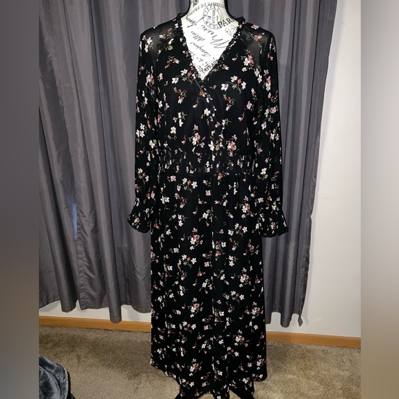 Madewell Dresses & Skirts - Madewell Black Floral Smocked Waist  Midi Dress/Size Large